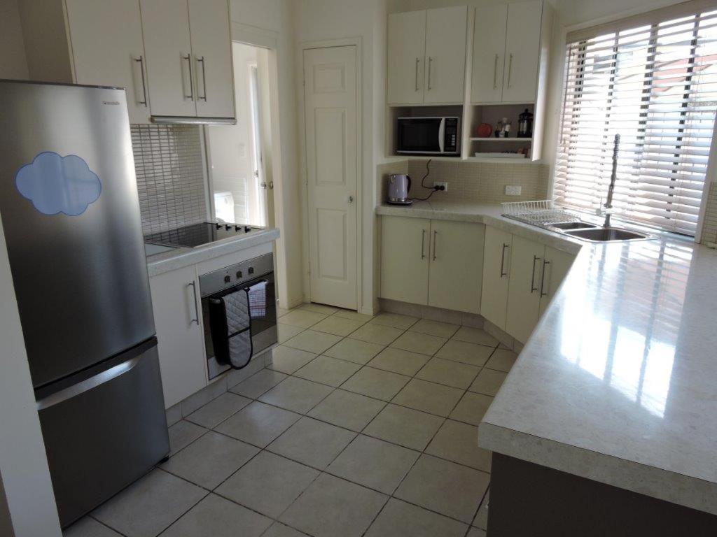 Koola Beach Apartments Bargara Kültér fotó