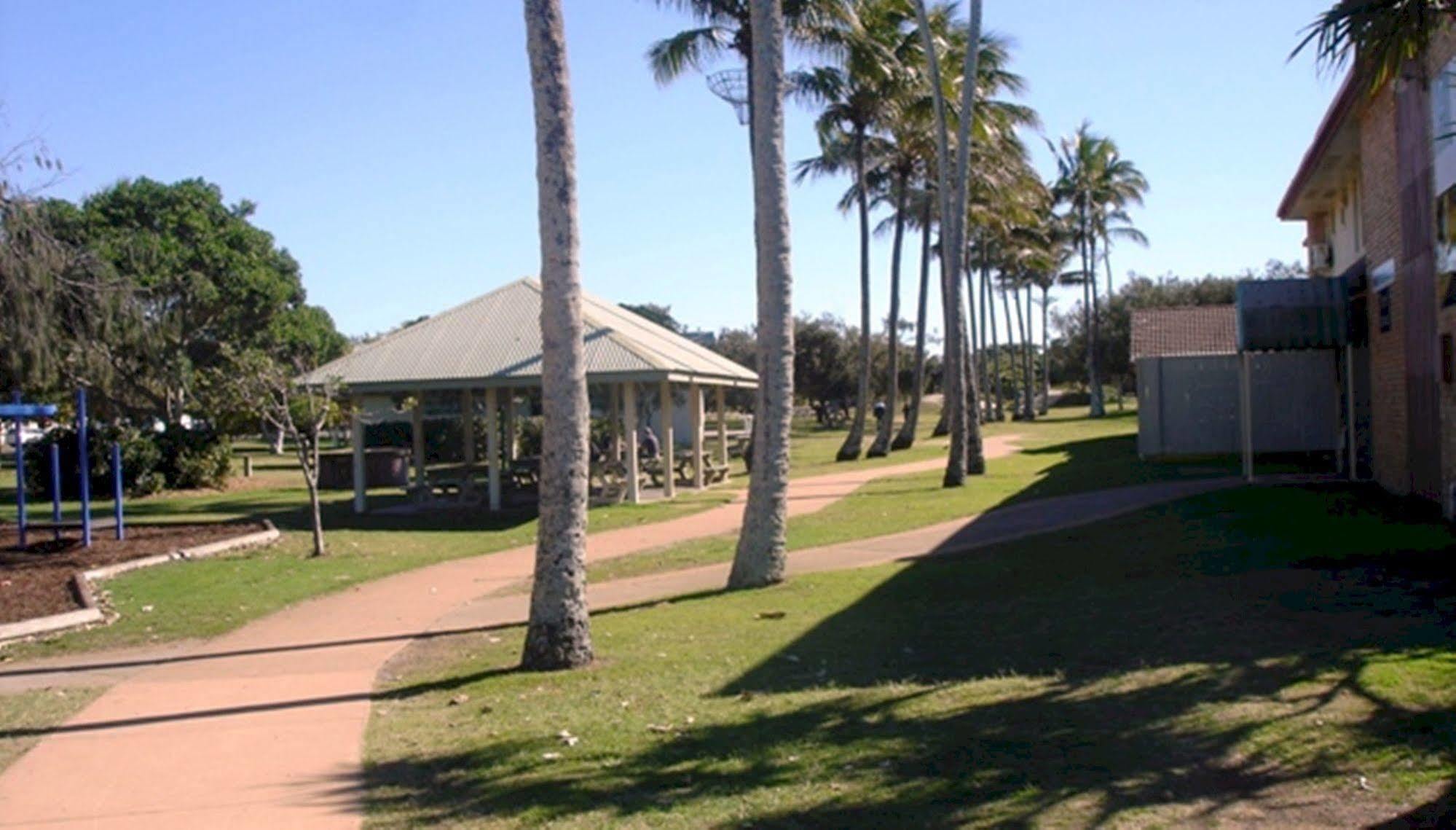 Koola Beach Apartments Bargara Kültér fotó